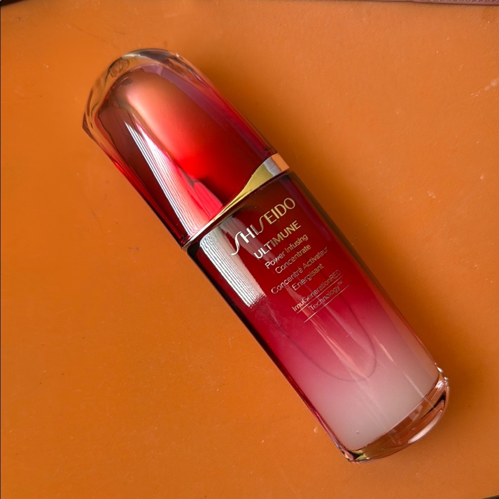 Shiseido Ultimune Power Infusing Concentrate - Red and White